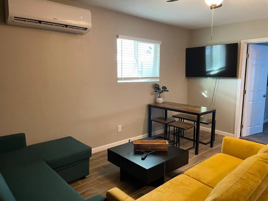 New Stylish Midtown With One Bedroom Phoenix Exterior photo